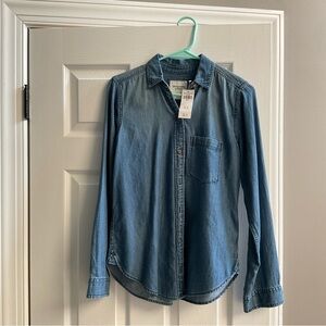 NWT! Abercrombie & Fitch Light Blue Denim Shirt SzS
